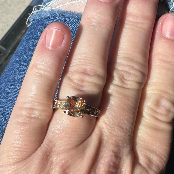 Bella Luce 4.66 ctw Champagne & White CZ 10k Yellow Gold Ring Size 7 - Picture 4 of 7